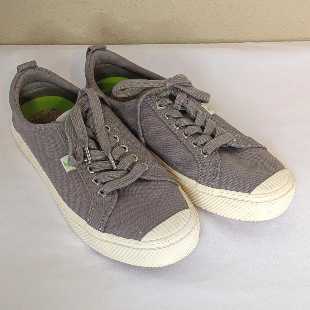 Cariuma OCA Low Canvas Sneakers Taupe Gray Size 9.5 Women / 8 Men Sustainable